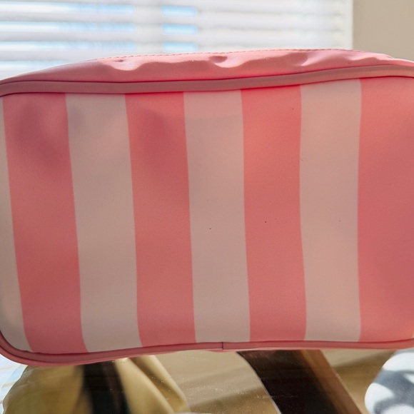 ✨ MAKE AN OFFER ✨ Stoney Clover Striped Beverly Hills Double Zip Pouch - Picture 3 of 6